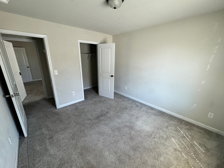 Building Photo - Room in House on Brightside Pkwy