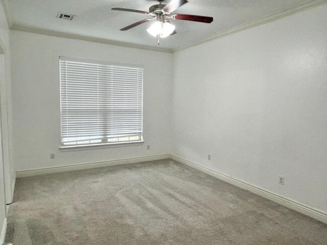 Building Photo - 5701 NW Valor Ave