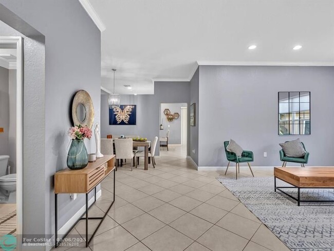 Building Photo - 14304 S Royal Cove Cir