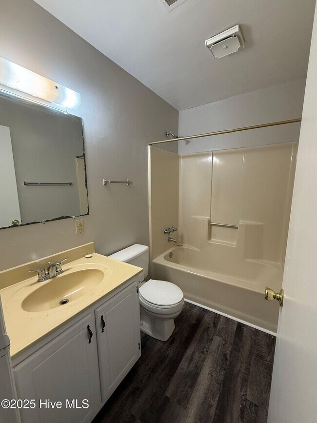 Building Photo - 2310 Indian Dr