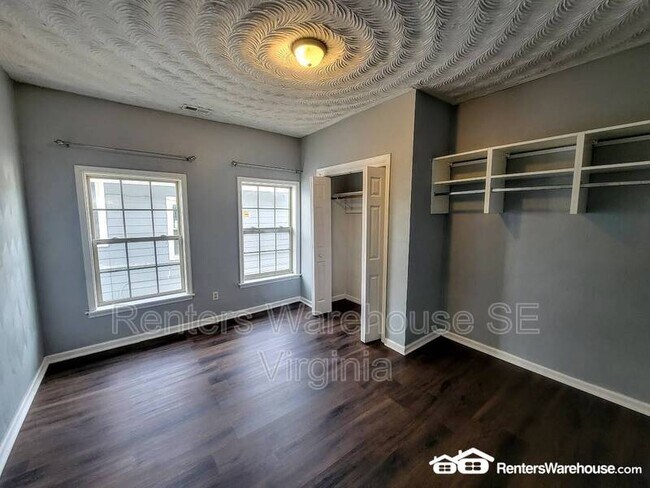 Building Photo - 1026 25th St
