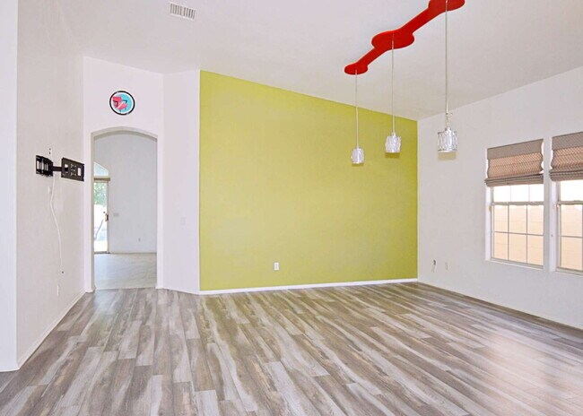 Building Photo - 5/3 Stunner in Cathedral City