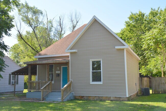 Primary Photo - 2 Bedroom 1 Bath Home with a Carport