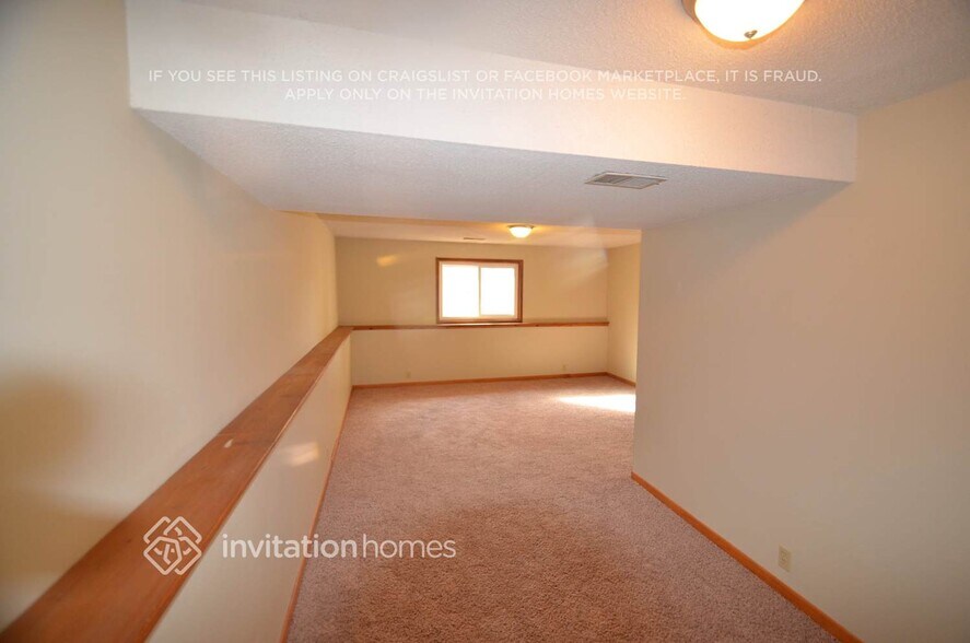 Building Photo - 2416 Crestmount Ln