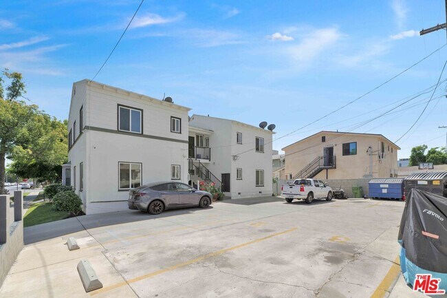 Building Photo - 2452 W 18th St