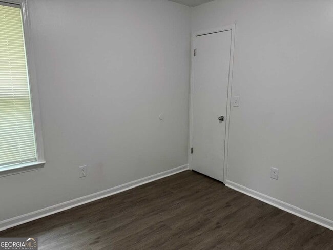 Building Photo - 7799 Park Ln