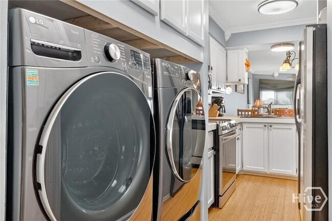 Building Photo - 1 Center St