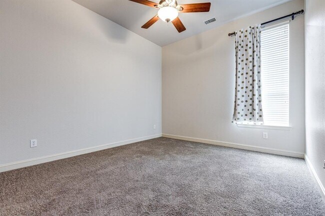 Building Photo - 7701 Thistledown Dr