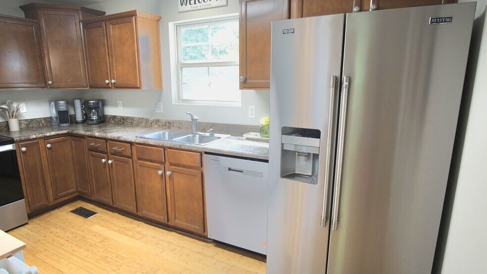 Building Photo - 283 Shiloh Ln