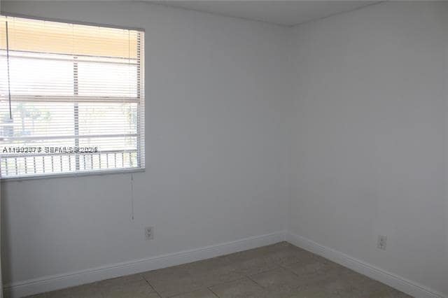 Building Photo - 1247 SW 46th Ave