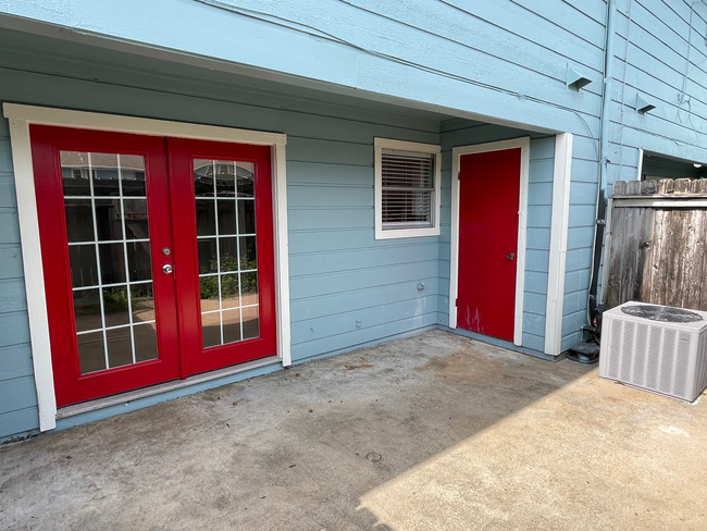 Building Photo - Angleton Townhomes