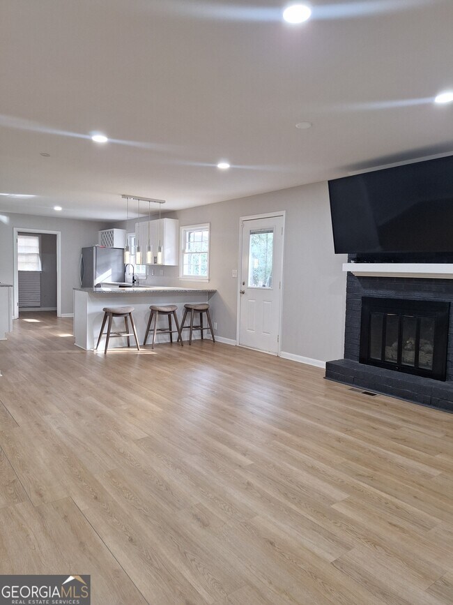 Building Photo - 1605 Brockett Rd