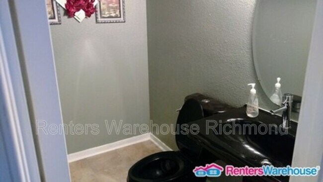 Building Photo - 15124 Fernway Dr