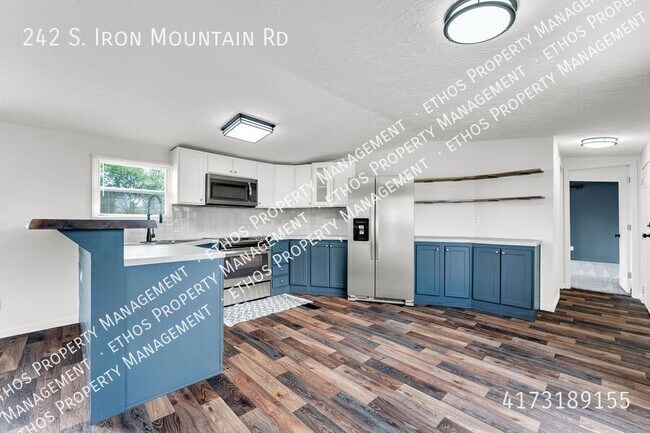 Building Photo - 242 S Iron Mountain Rd