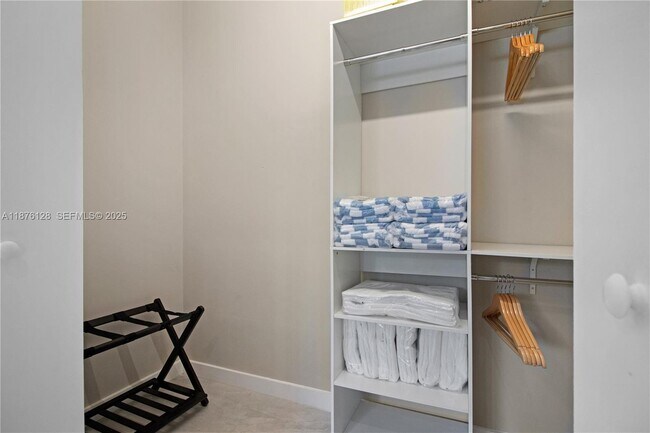 Building Photo - 14840 NE 8th Ave