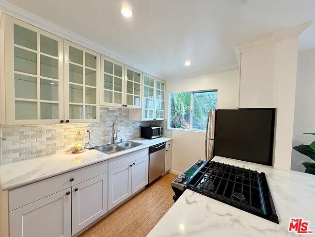 Building Photo - 1027 20th St