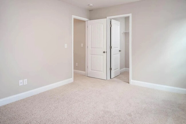 Building Photo - 1910 Pennypacker Ln