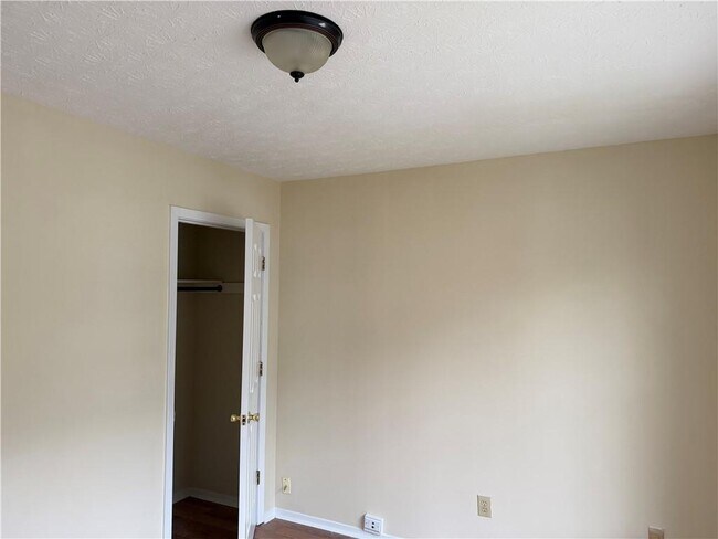 Building Photo - 1040 Hampton Hill Ct