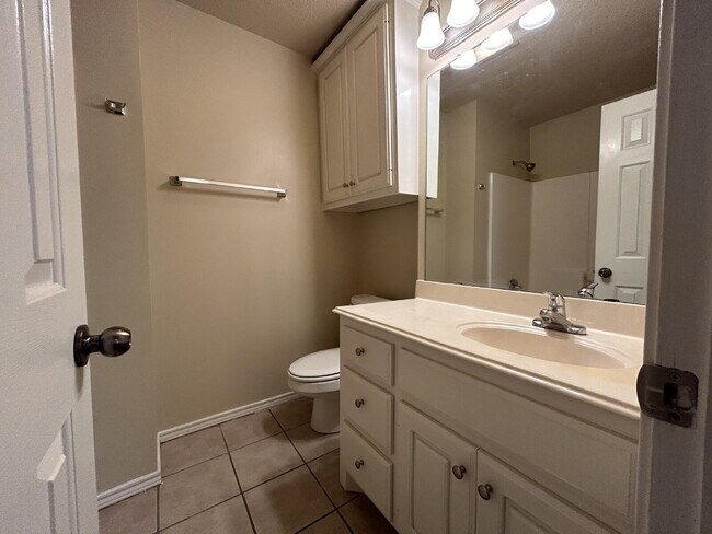 Building Photo - Beautiful Duplex in Northwest Lubbock
