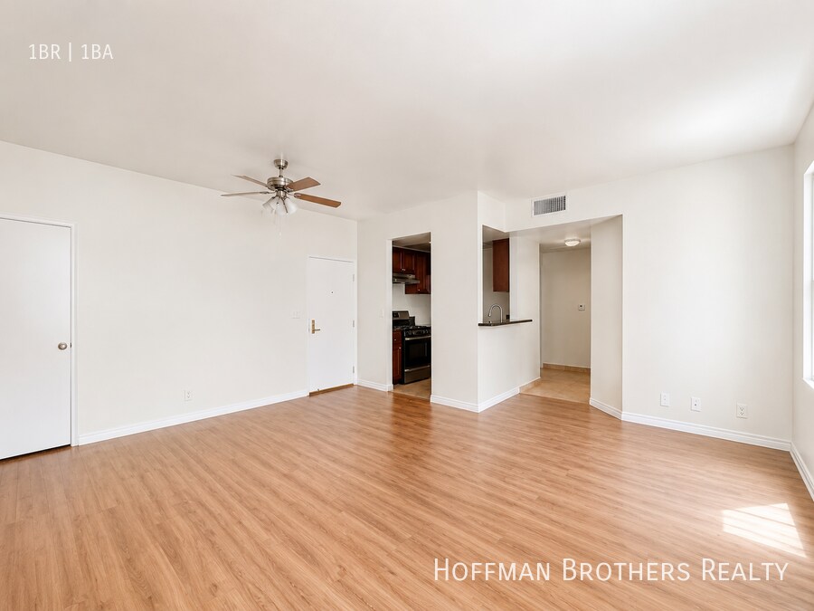 Building Photo - 945 N Serrano Ave