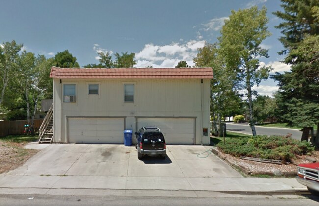 Building Photo - Spacious 2 bed 1.5 Bath Apartment with 1 Garage Space