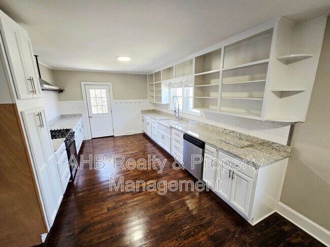 Building Photo - 422 Alamance Rd