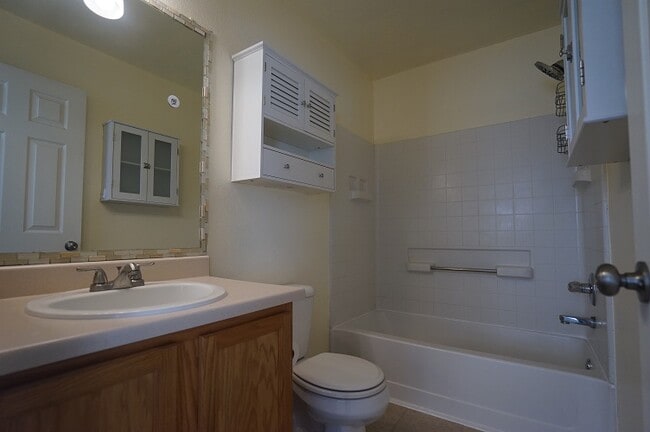 Building Photo - 752 Mockingbird Ln