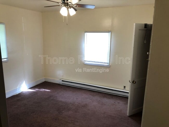 Building Photo - 517 NE Main St