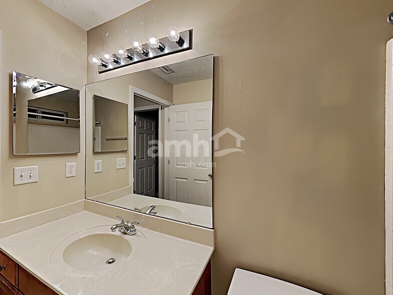 Building Photo - 1333 Sylvie Ln