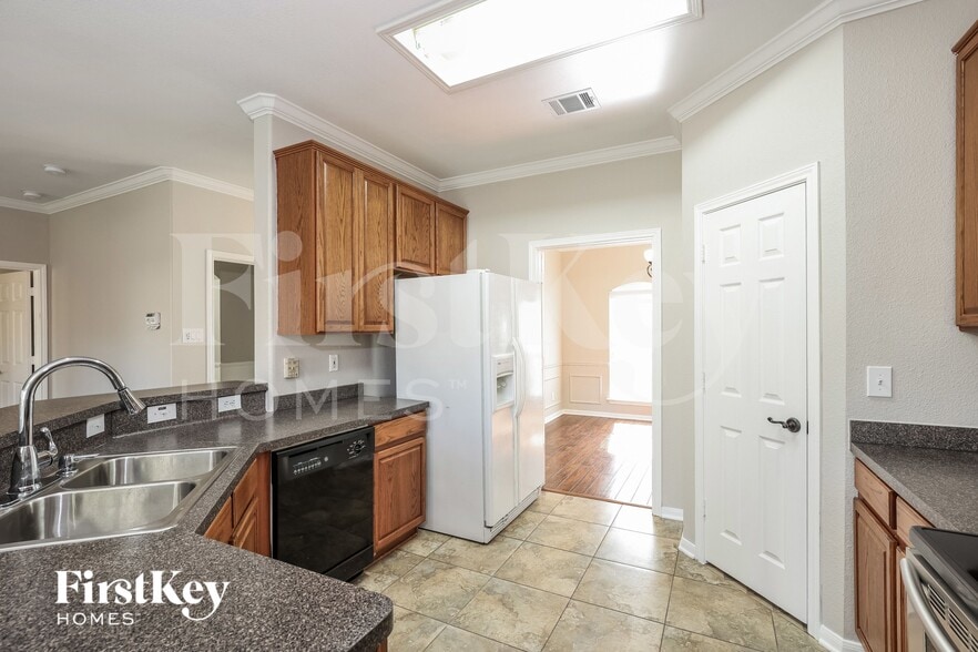 Building Photo - 33 Branwood