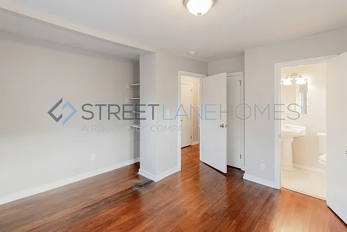 Building Photo - 1636 5th Ave W