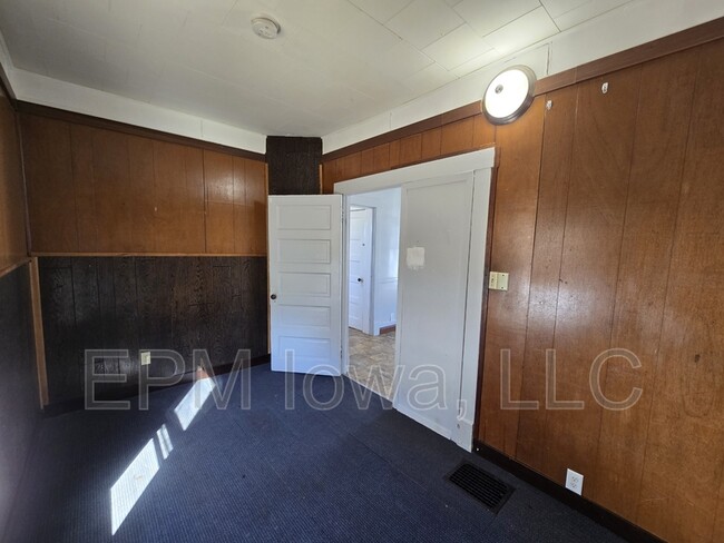 Building Photo - 1017 19th St SE