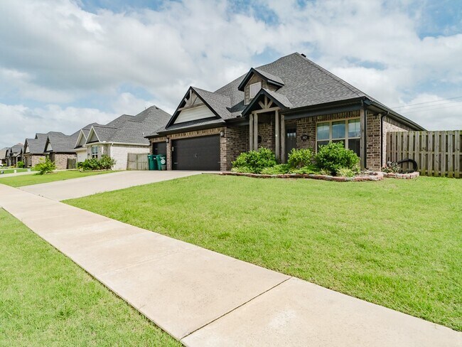 Building Photo - 1421 Blue Moon Rd