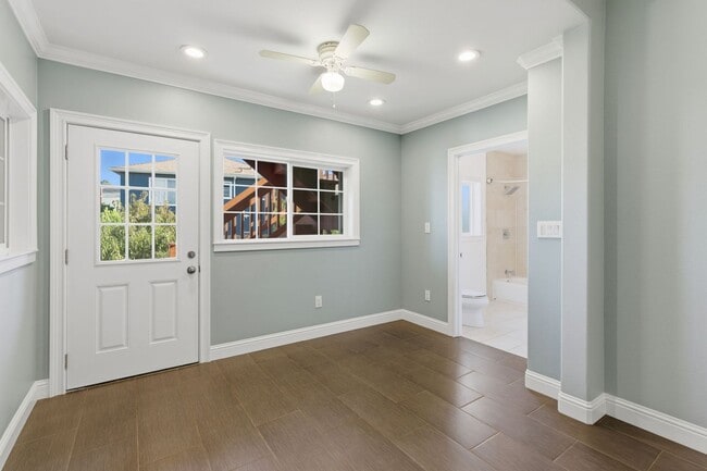 Building Photo - Bright & Modern 2BR Flat with Driveway Par...
