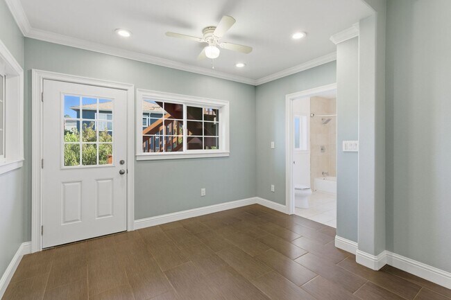 Building Photo - Bright & Modern 2BR Flat with Driveway Parking — Newly Renovated in Silver Terrace