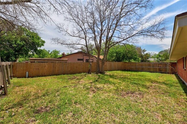 Building Photo - 11603 Gunsmoke Cir