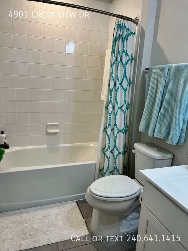 Building Photo - 4901 Crest View Dr