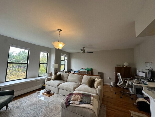 Building Photo - 191A Richards St