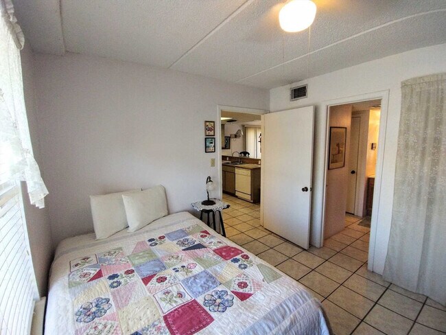 Building Photo - 115 E Coronado Dr