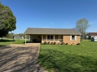 Building Photo - Charming Brick Home!