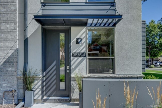 Building Photo - Cherry Creek Townhome - 4 Bed, 4 Bath, Detached Garage