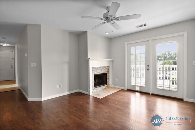 Building Photo - Bright, Freshly Updated 2BR/2BA Condo at T...