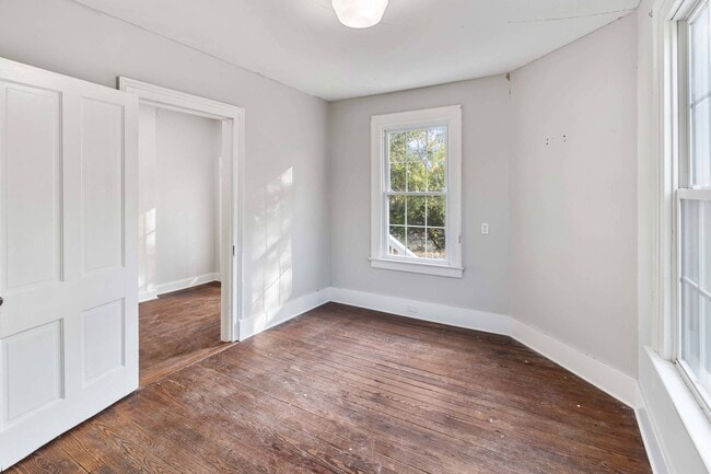 Building Photo - 2054 Walton Wy