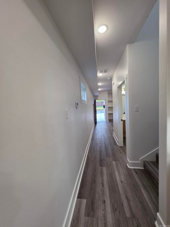 Building Photo - 1814 E 4th St