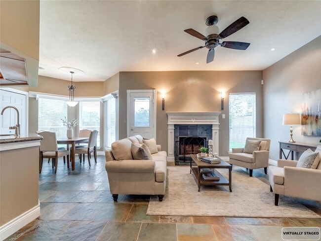 Building Photo - 1319 Park Wind Dr