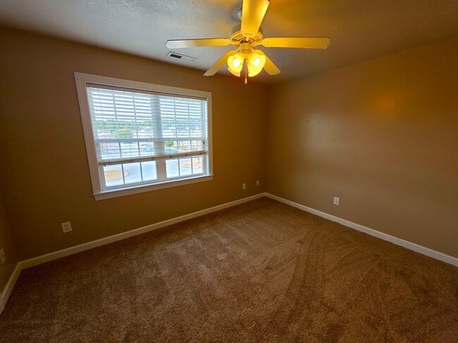 Building Photo - 2 BR 1.5 BA townhouse in Carolina Plantation