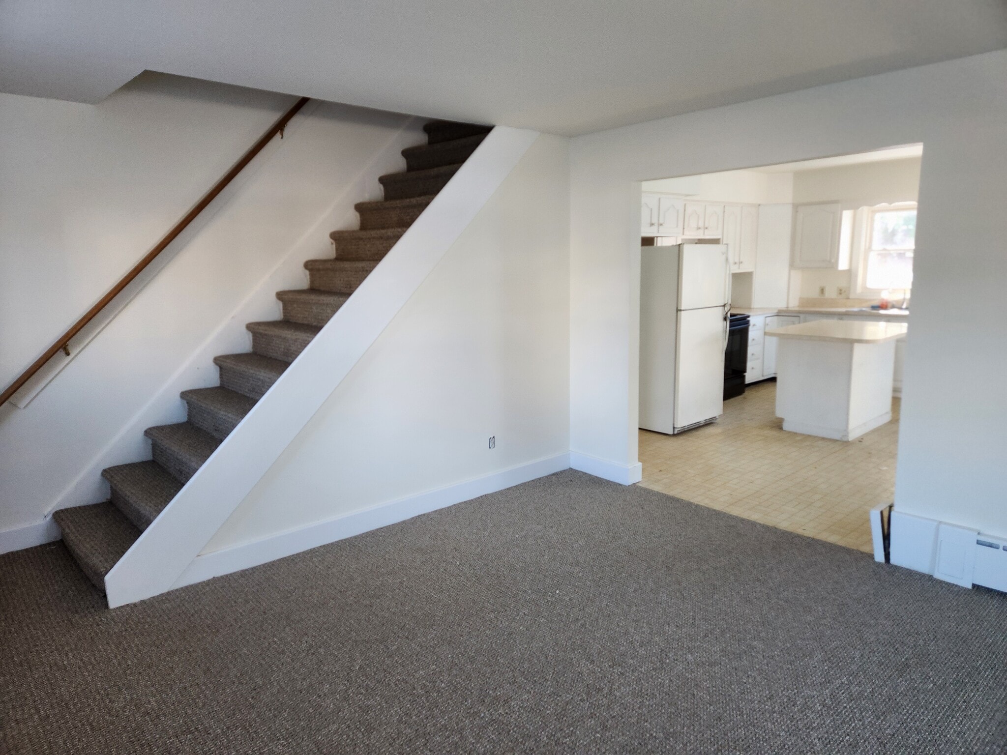 Building Photo - 115 Center Rd