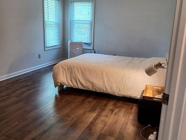 Building Photo - 1348 Brandon Square