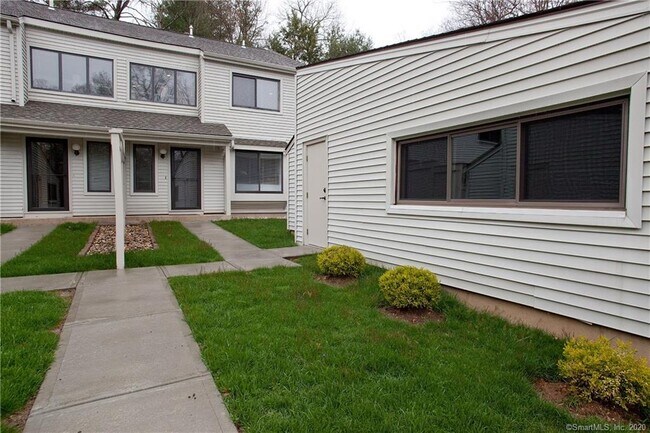 Building Photo - 48 Farmington Chase Crescent