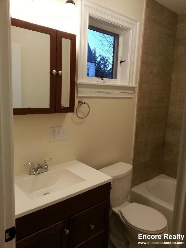 Building Photo - 84 Linden St